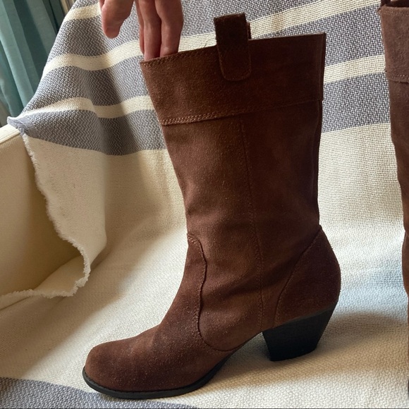 BCBG Brown leather boots 9 - Like New - Picture 5 of 7